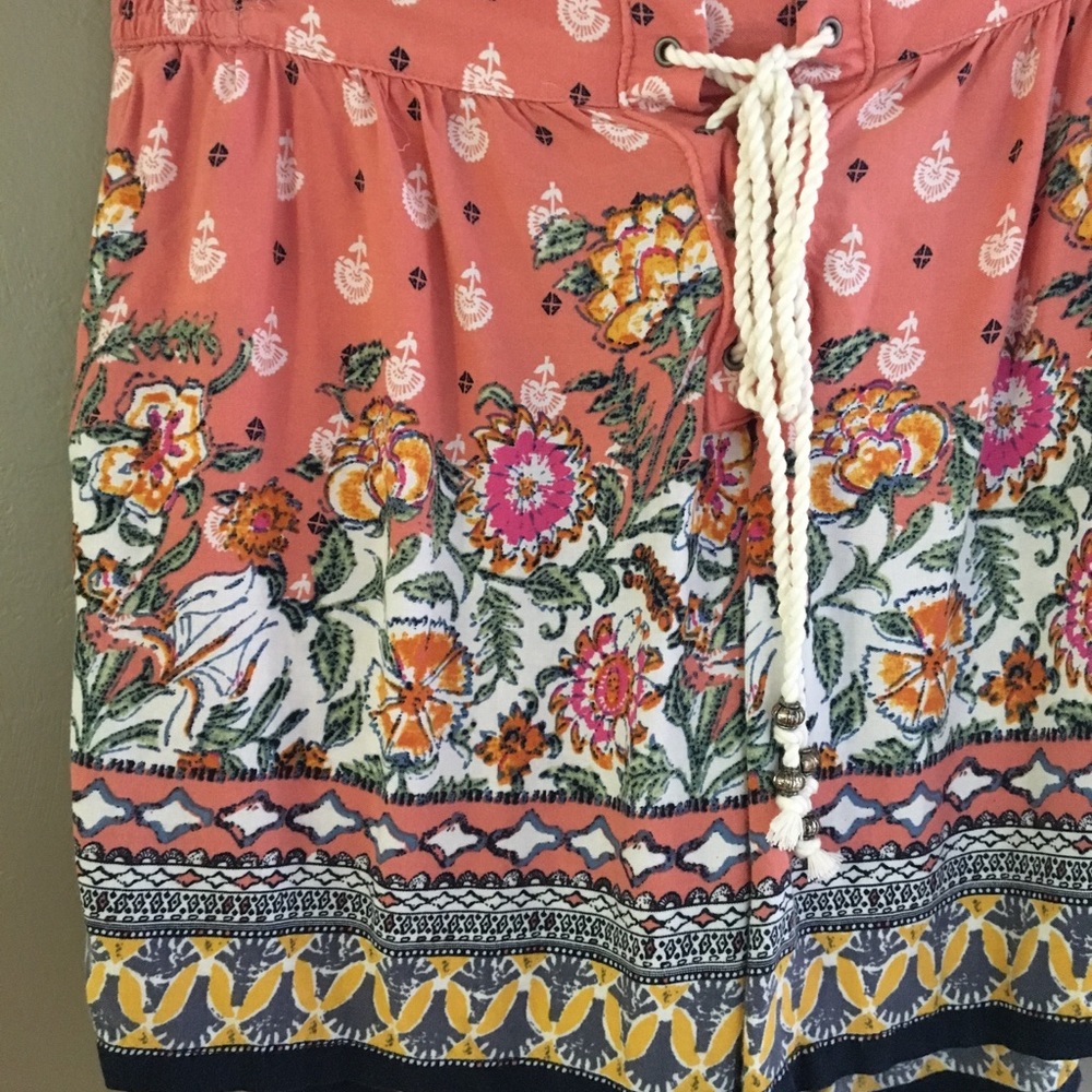 Flowy Pattern Shorts - Picture 2 of 5